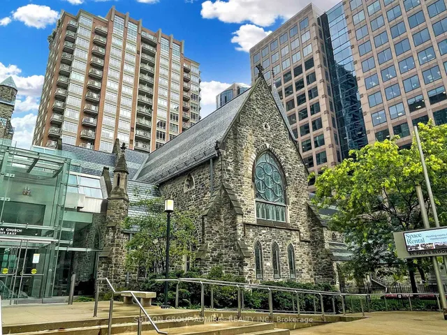 100 Hayden St #812, Toronto 4