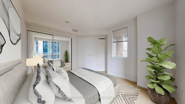 100 Hayden St #812, Toronto 3
