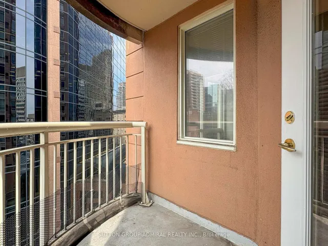 100 Hayden St #812, Toronto 5