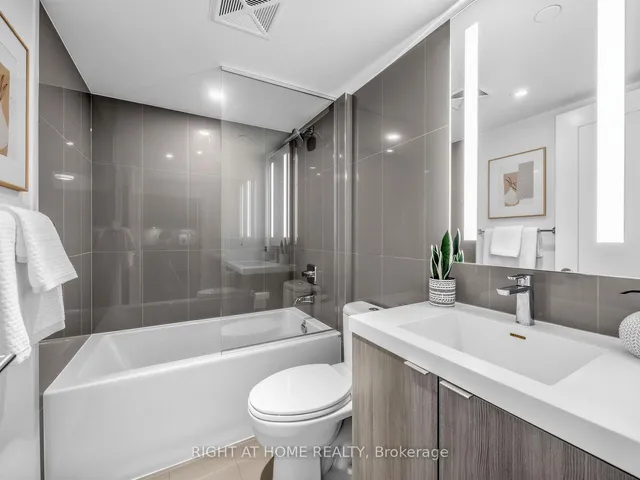 585 Bloor St #2423, Toronto 3