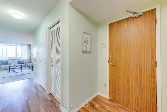 75 Wynford Hts Cres #302, Toronto 4