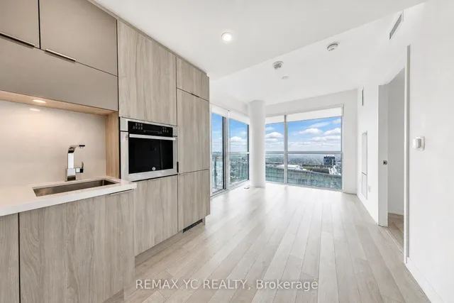 39 Roehampton Ave #3708, Toronto 3