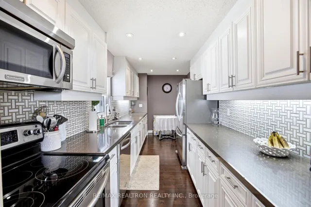 3000 Bathurst St #PH3, Toronto 3