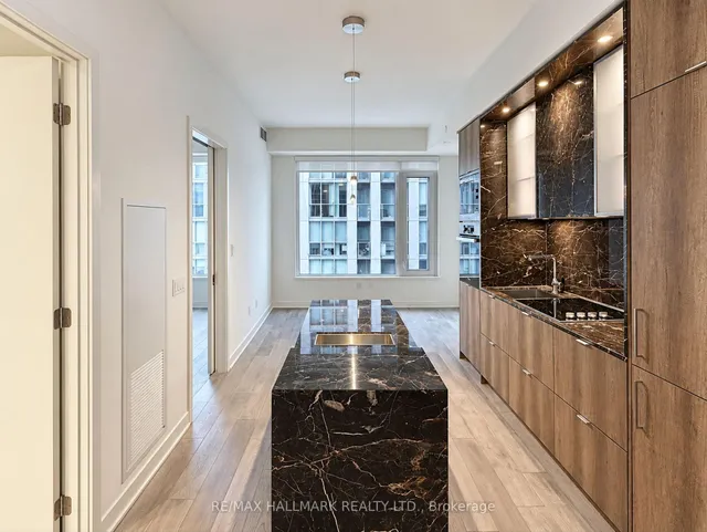11 Yorkville Ave #2006, Toronto 5
