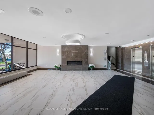 130 Neptune Dr #404, Toronto 4
