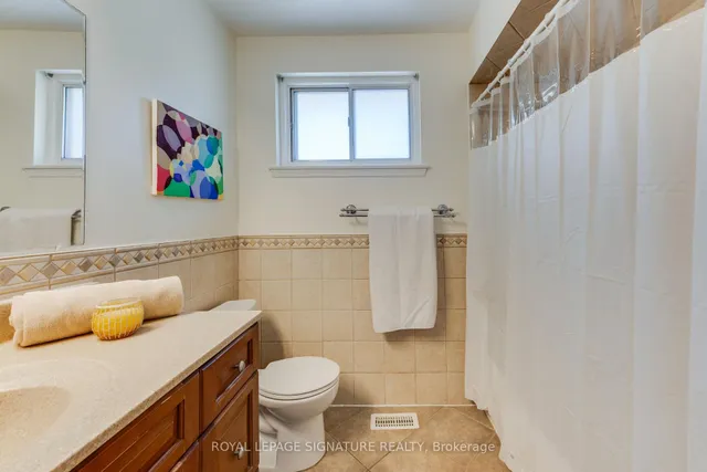 8 Bellbury Cres, Toronto 5