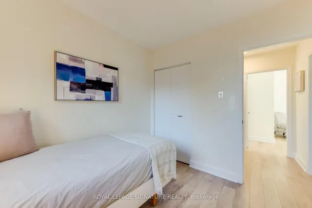 8 Bellbury Cres, Toronto 4