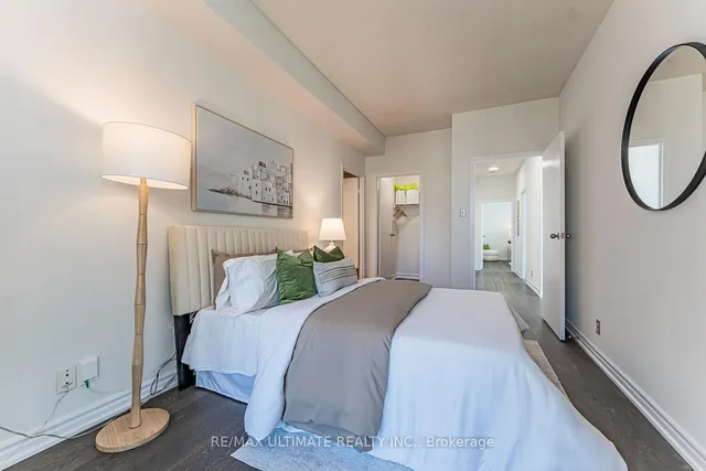 10 Queens Quay #2206, Toronto 5