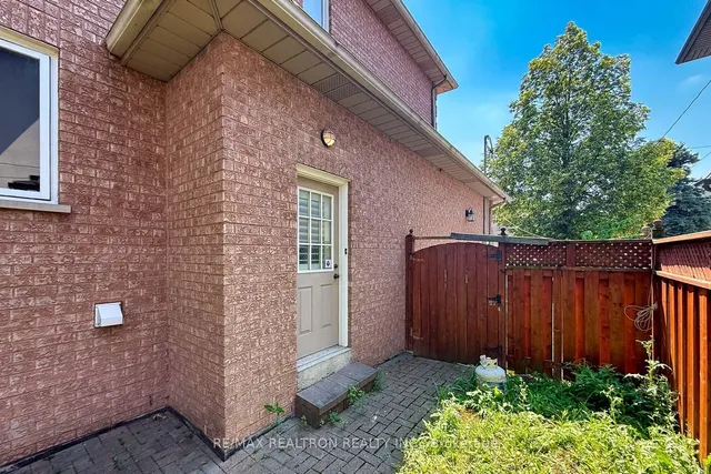 25 Clarkhill St, Toronto 3