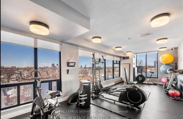 456 College St #415, Toronto 3