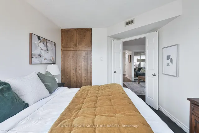 456 College St #415, Toronto 4