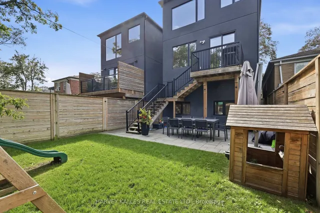 57 Roseneath Gdns, Toronto 3