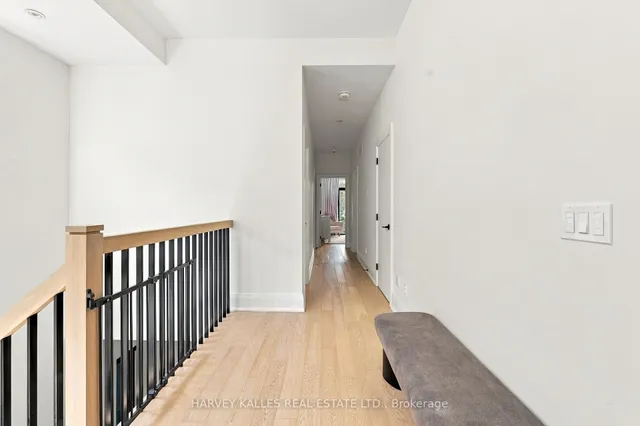 57 Roseneath Gdns, Toronto 5