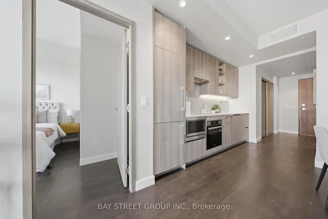 85 McMahon Dr #911, Toronto 5
