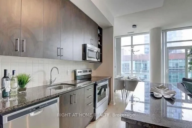 112 George St #S 828, Toronto 5