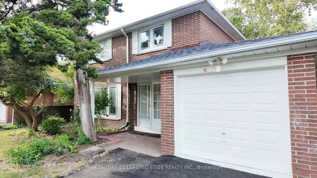 39 Waddington Cres, Toronto 3
