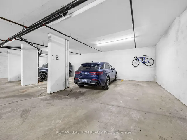 800 Spadina Rd #302, Toronto 4