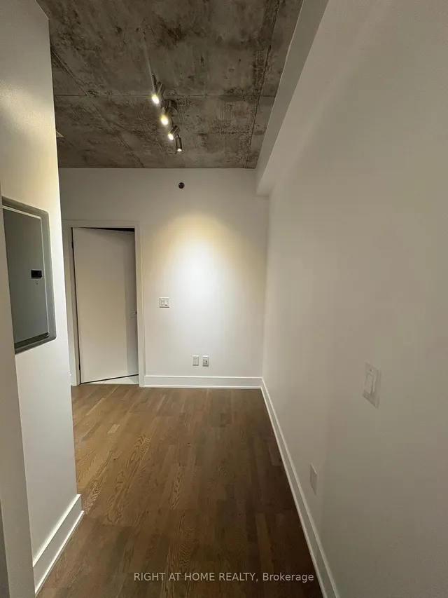 90 Trinity St #602, Toronto 4