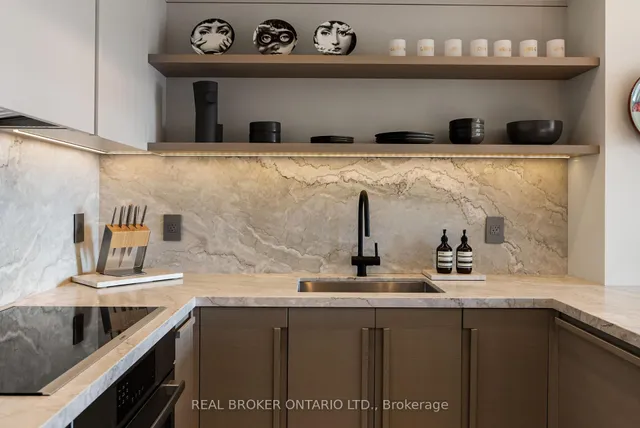 168 King St #1604, Toronto 5