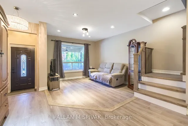 442 Crawford St, Toronto 1