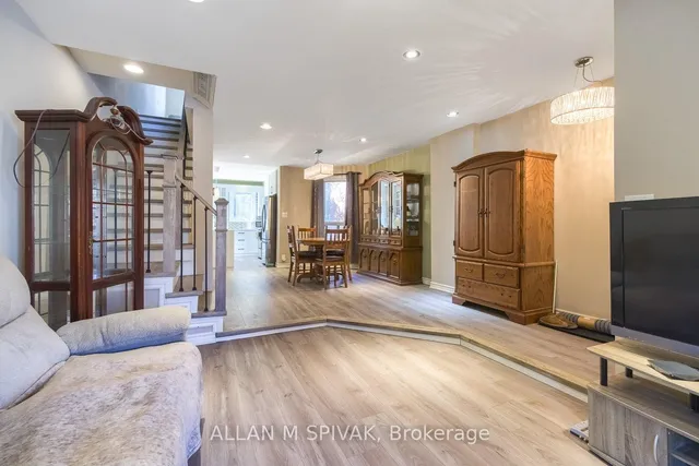 442 Crawford St, Toronto 3