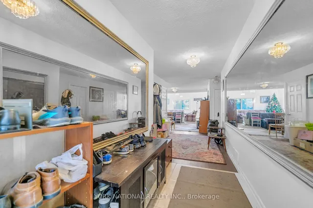186 Patricia Ave, Toronto 3