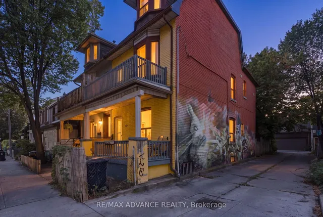 82A Augusta Ave, Toronto 2