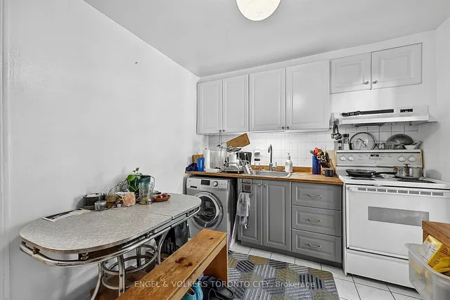 1242 College St, Toronto 4