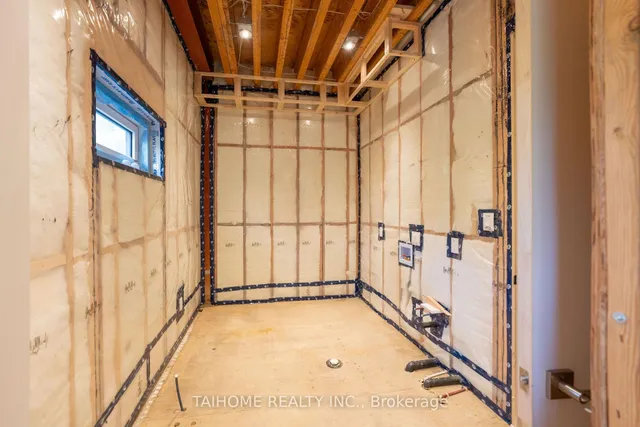 40 Tottenham Rd, Toronto 5