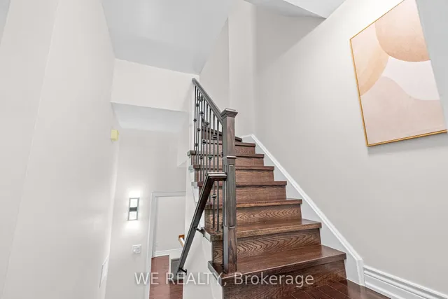 11 Stonedale Plwy, Toronto 4