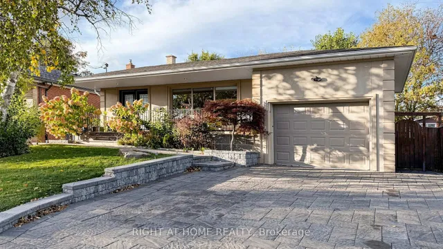 24 Stonedene Blvd, Toronto 3