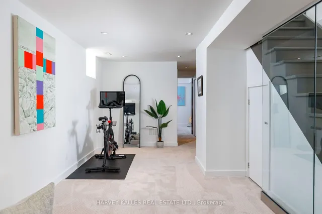 128 Montgomery Ave, Toronto 2