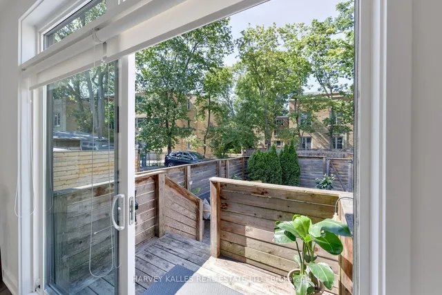 128 Montgomery Ave, Toronto 5