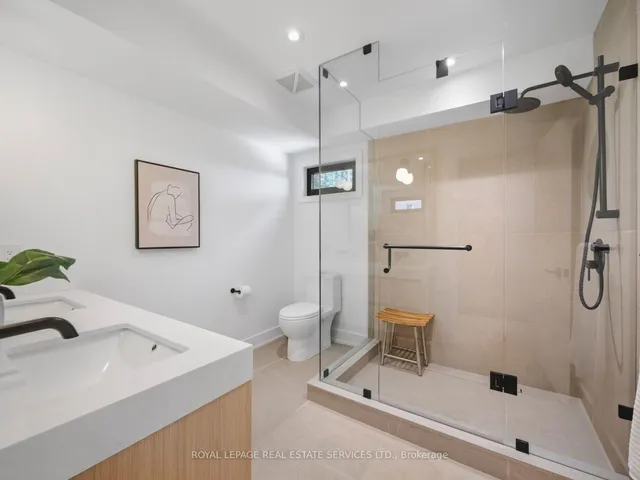 374 Spadina Rd, Toronto 5