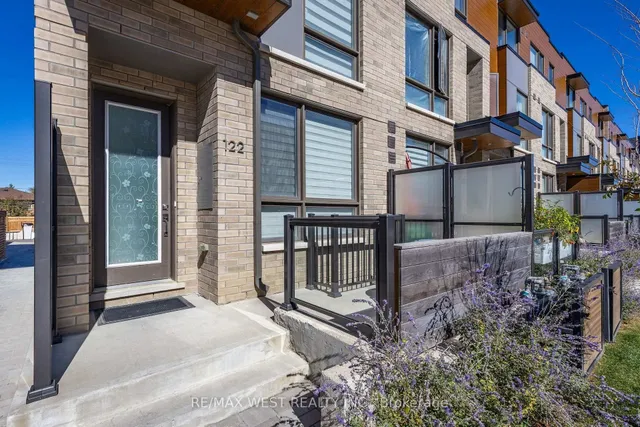 122 Green Gardens Blvd, Toronto 3