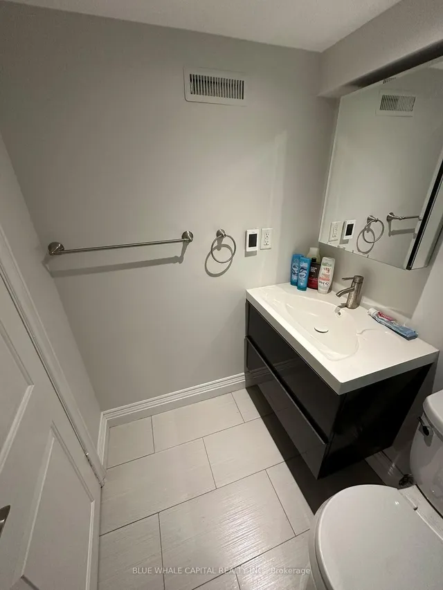 152 Montgomery Ave, Toronto 3