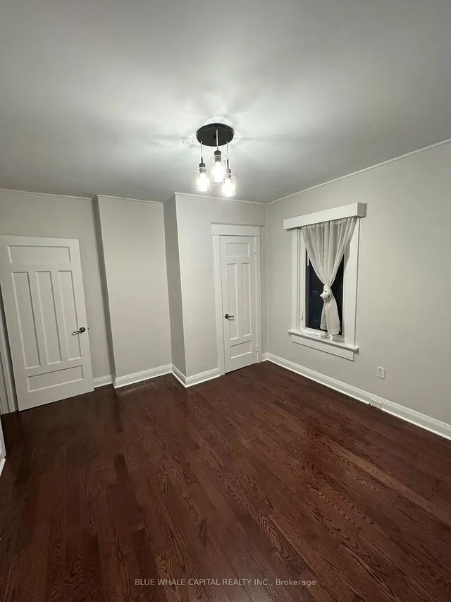 152 Montgomery Ave, Toronto 4