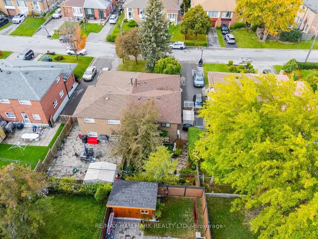 27 Pinebrook Ave, Toronto 4