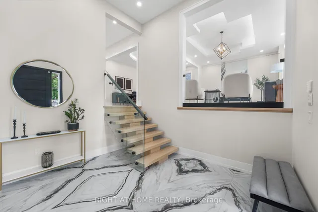 262 Senlac Rd, Toronto 4