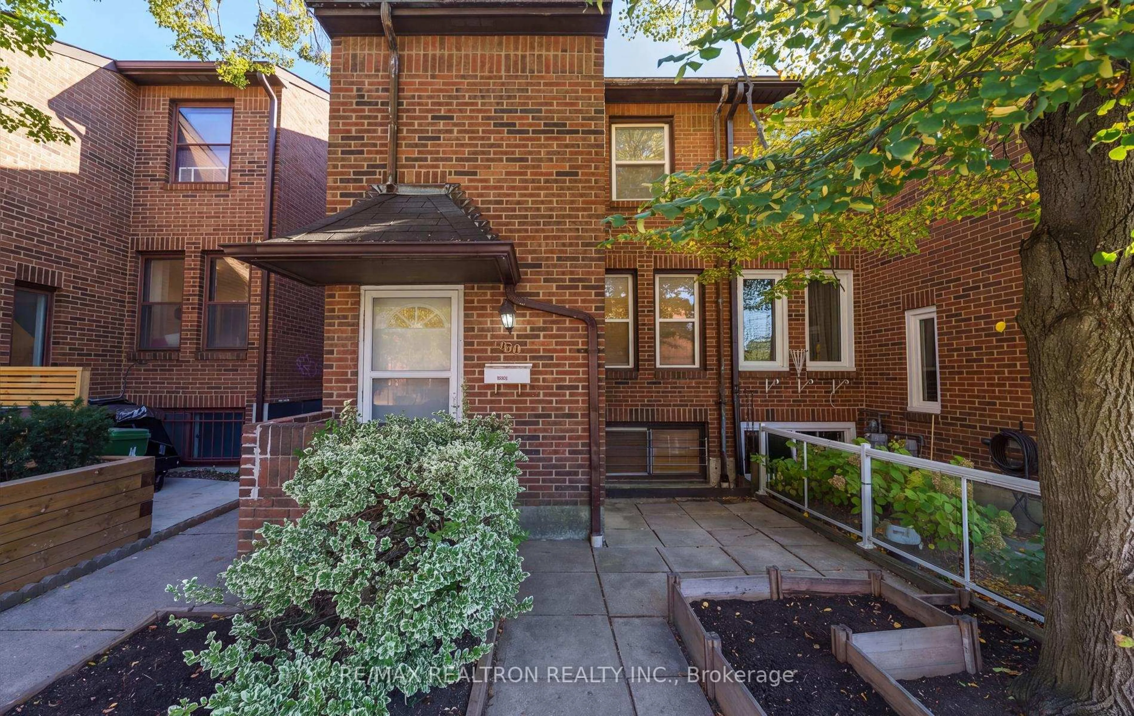 trreb/IMG-C14114922_ce9d14330c6b3a6ea9a8184155f27bba4a6fa880a7055a631c5e8afe2a69a2e8.jpg