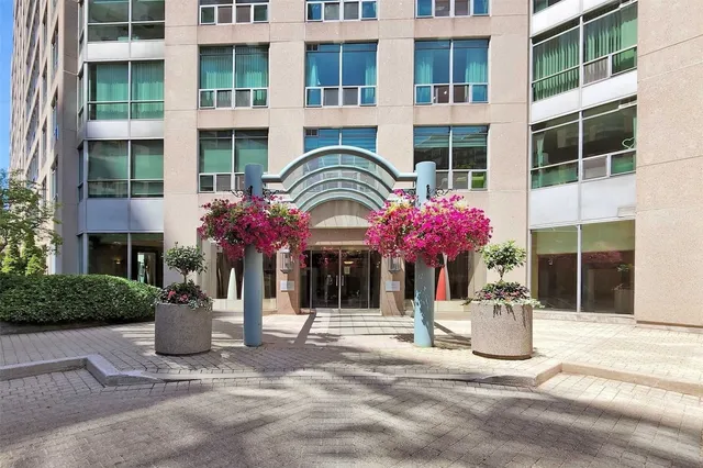 Additional property image - 942 Yonge St Unit 703