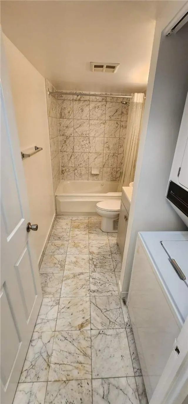 Additional property image - 942 Yonge St Unit 703