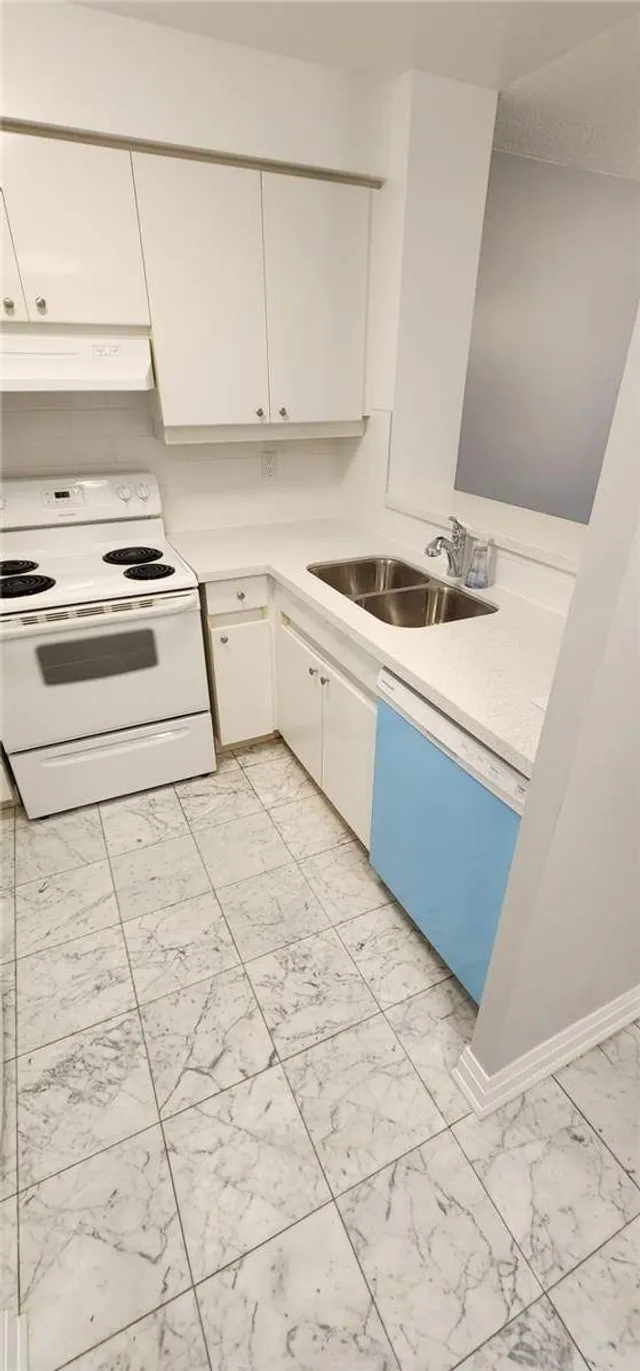 Additional property image - 942 Yonge St Unit 703