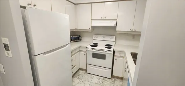 Additional property image - 942 Yonge St Unit 703