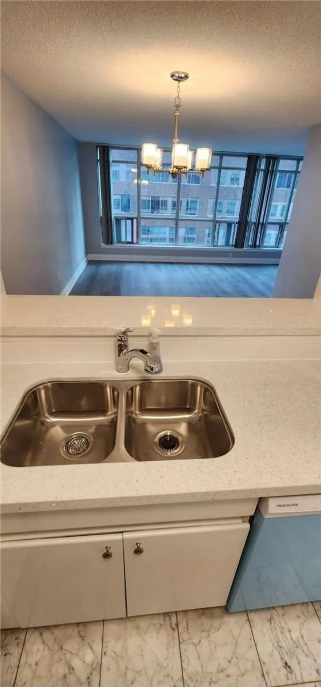 Additional property image - 942 Yonge St Unit 703