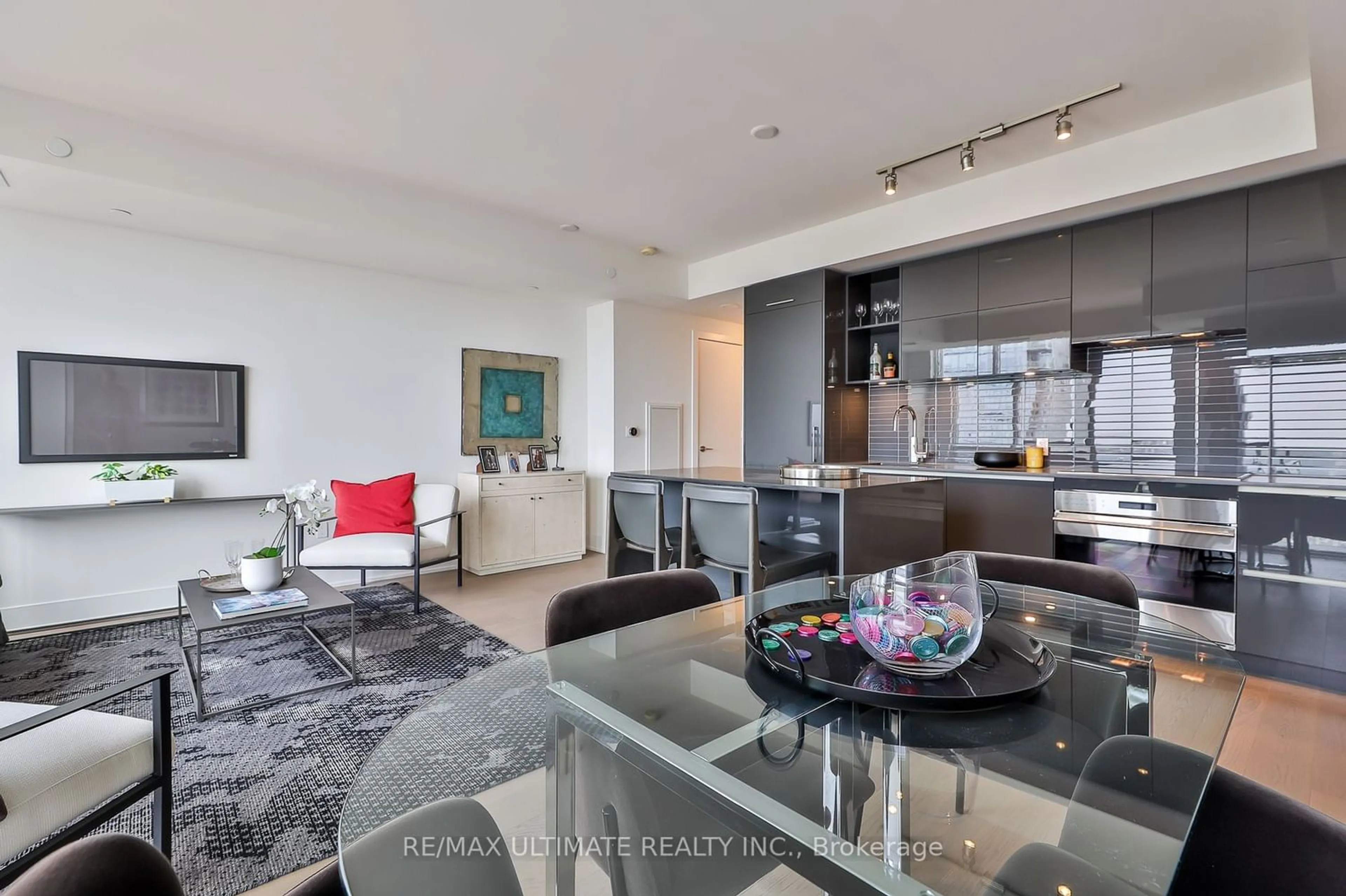 Contemporary kitchen for 1 Yorkville Ave #4703, Toronto Ontario M4W 1L1