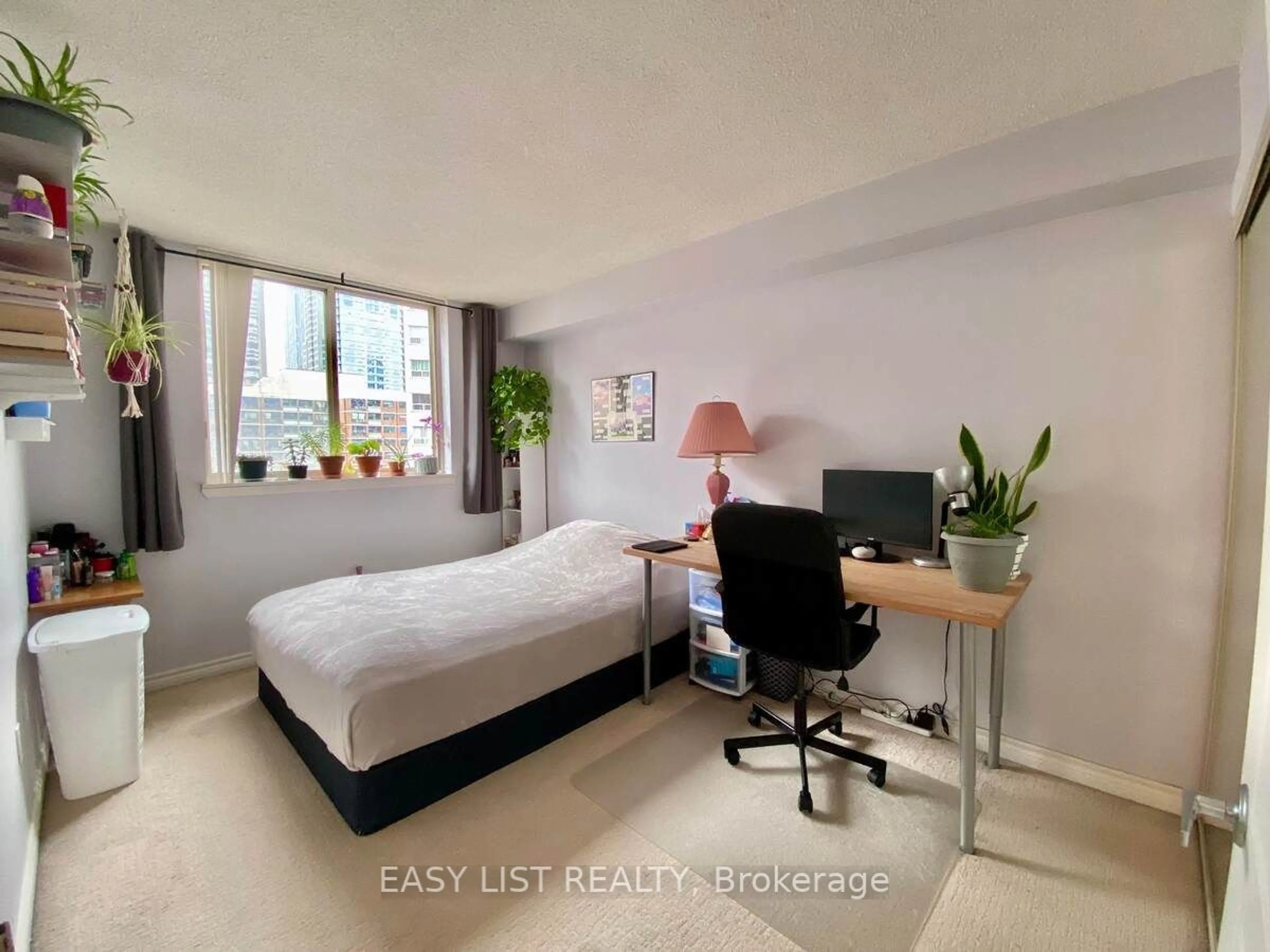 A pic of a room for 1055 Bay St #1916, Toronto Ontario M5S 3A3