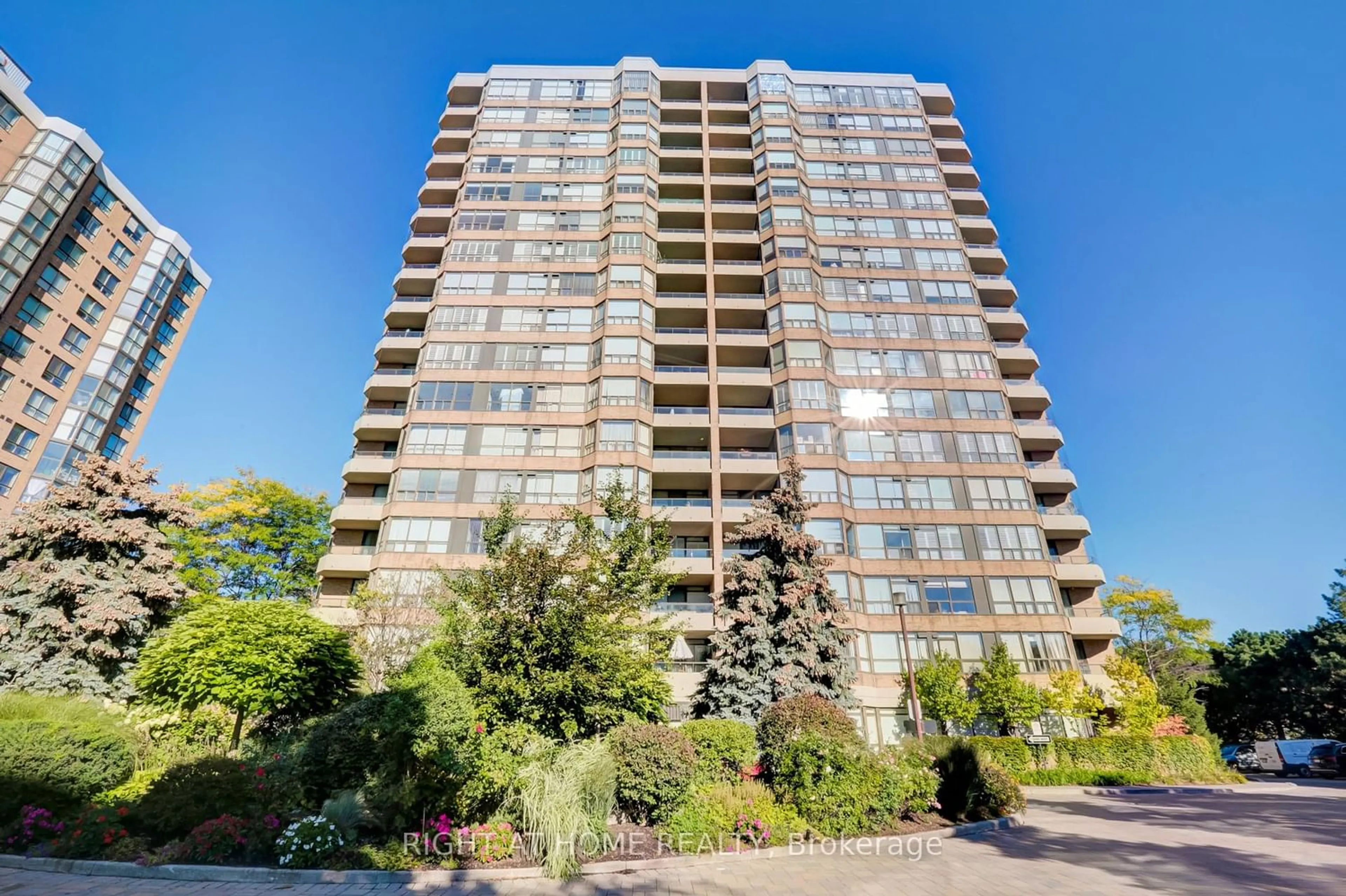 A pic from exterior of the house or condo for 268 Ridley Blvd #1616, Toronto Ontario M5M 4N3