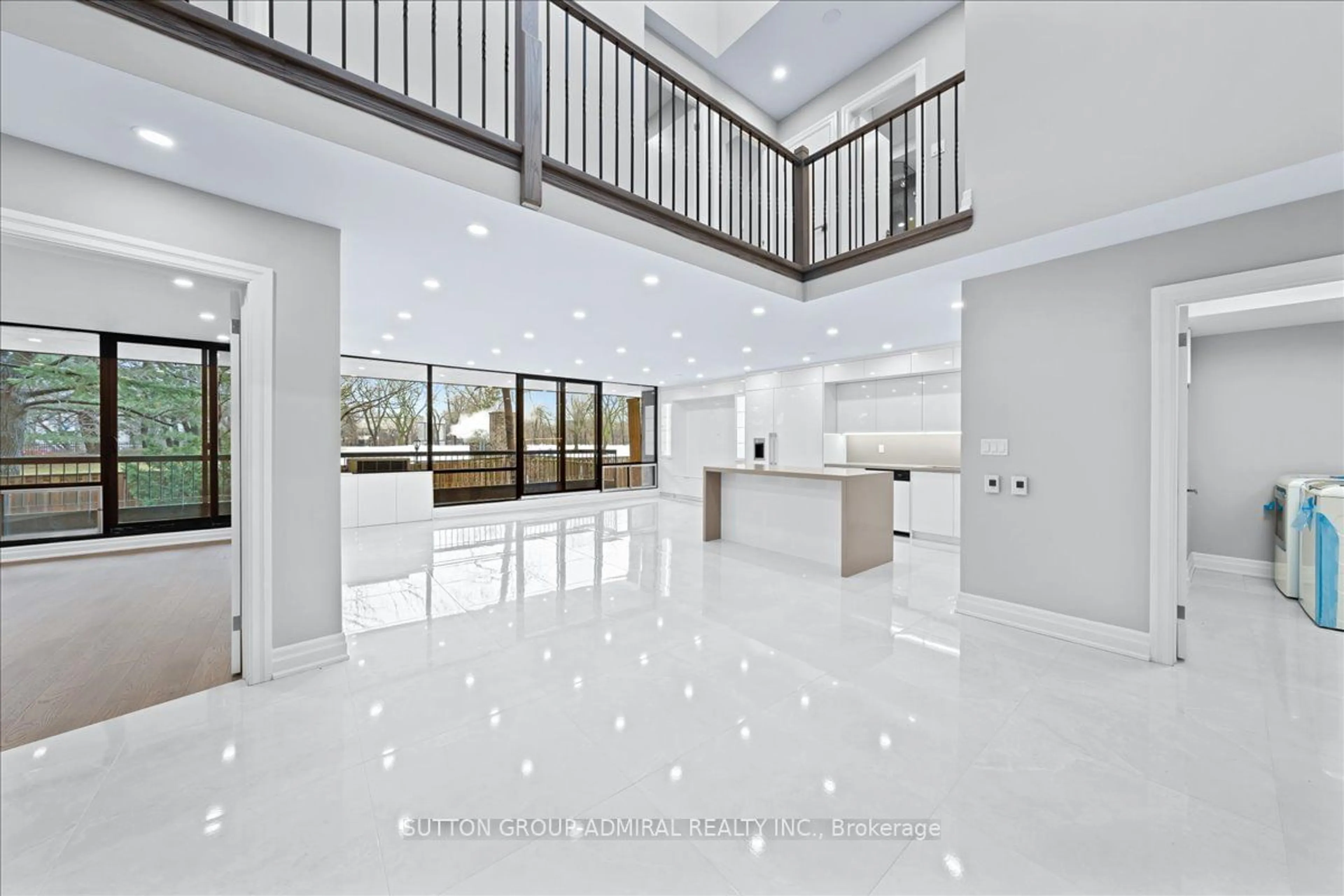 Indoor foyer for 135 Antibes Dr #Th3, Toronto Ontario M2R 1Z1