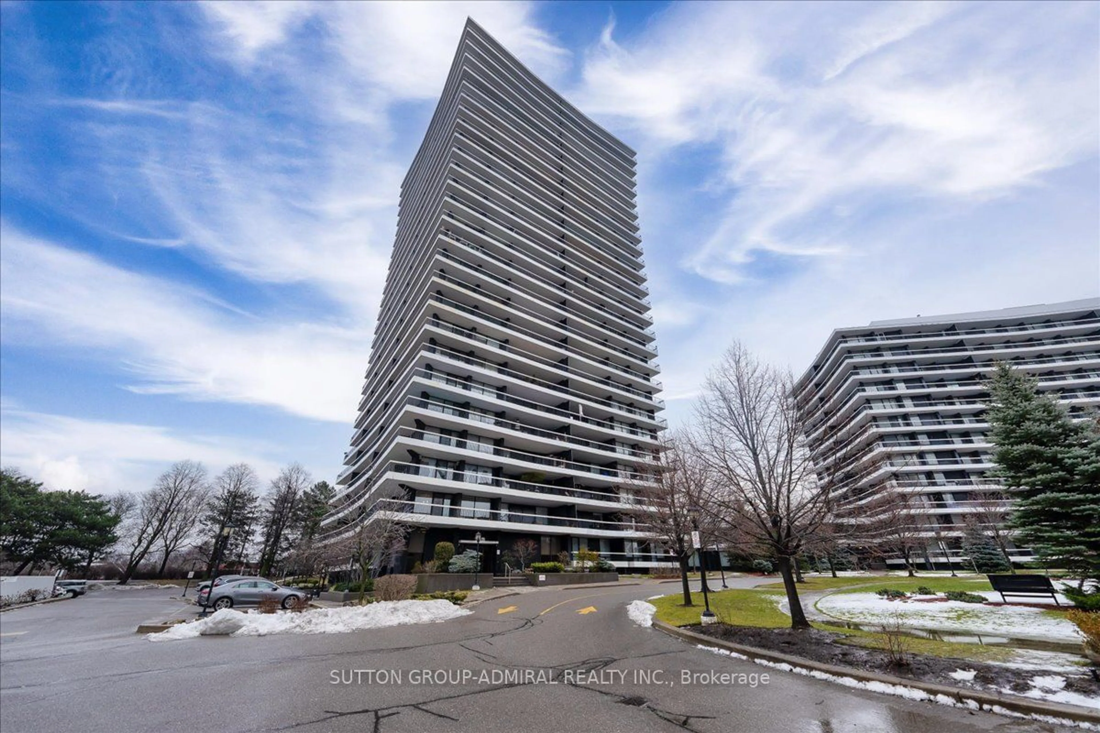 A pic from exterior of the house or condo for 135 Antibes Dr #Th3, Toronto Ontario M2R 1Z1